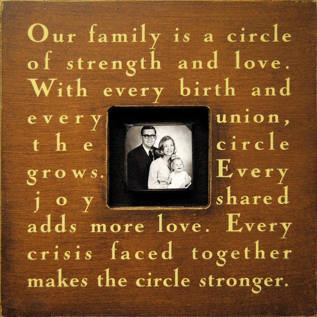 Handmade Wood Photobox with quote "Our Family Is a Circle"